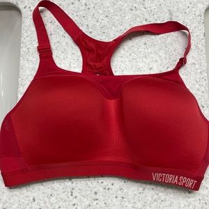Victoria Sport sports bra